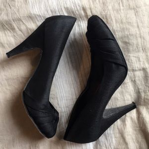 Black pumps